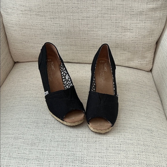 TOMS Black Peep Toe Wedges - Picture 1 of 4